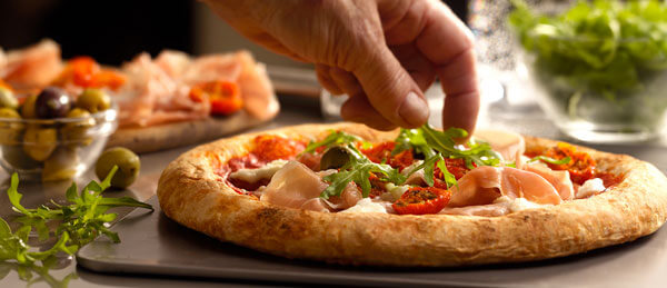 baked crust ham pizza 